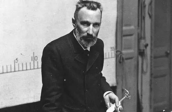 Famous Left-Handed Scientists : Credits: History and Biography 