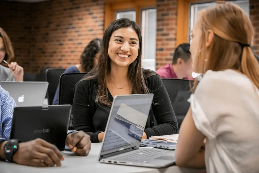 Best Schools For Business Management Studies : Credits: UIUC