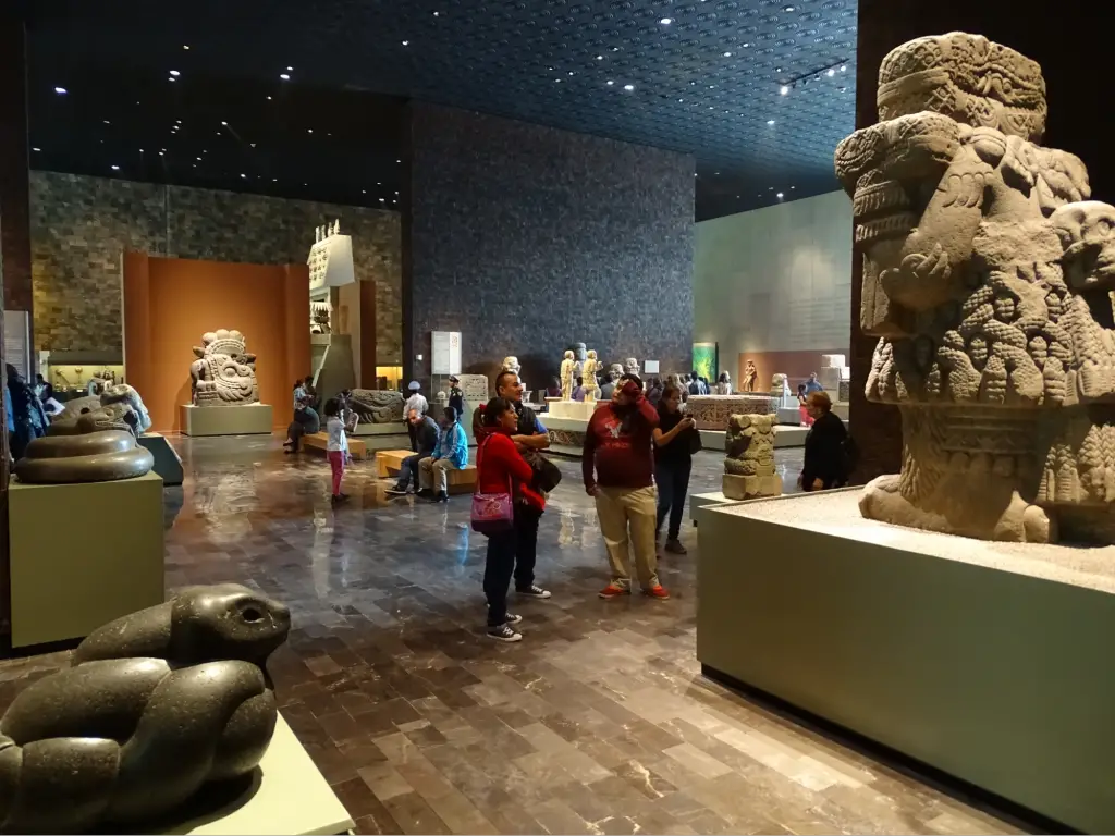 Credits: Wikimedia Commons, Best Platforms for Virtual Museum and Gallery Tours for Education,